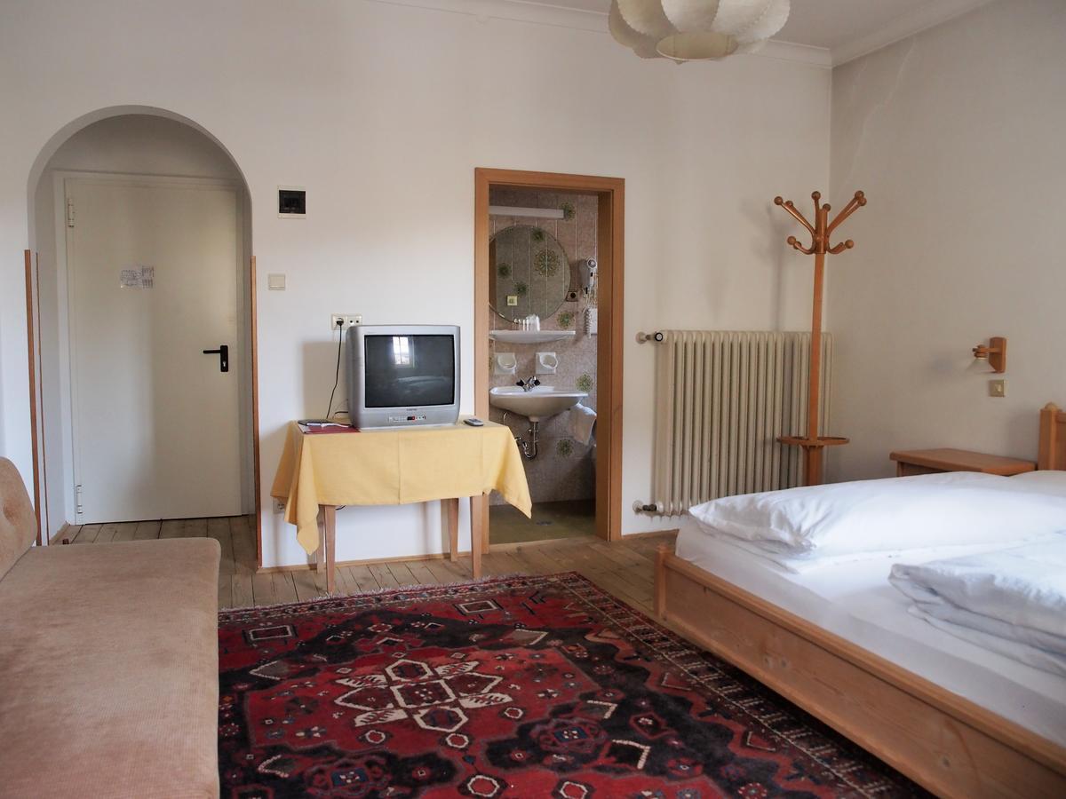וילאבאסה Hotel Bachmann מראה חיצוני תמונה